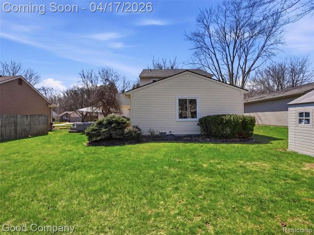 12667 Beresford Drive, Sterling Heights, MI 48313