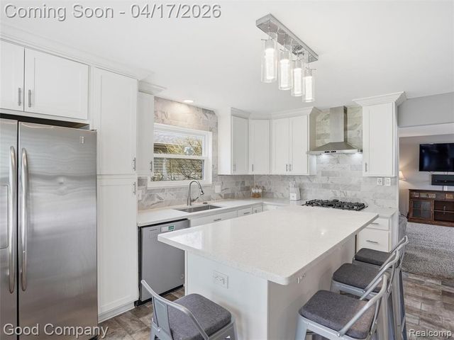 12667 Beresford Drive, Sterling Heights, MI 48313