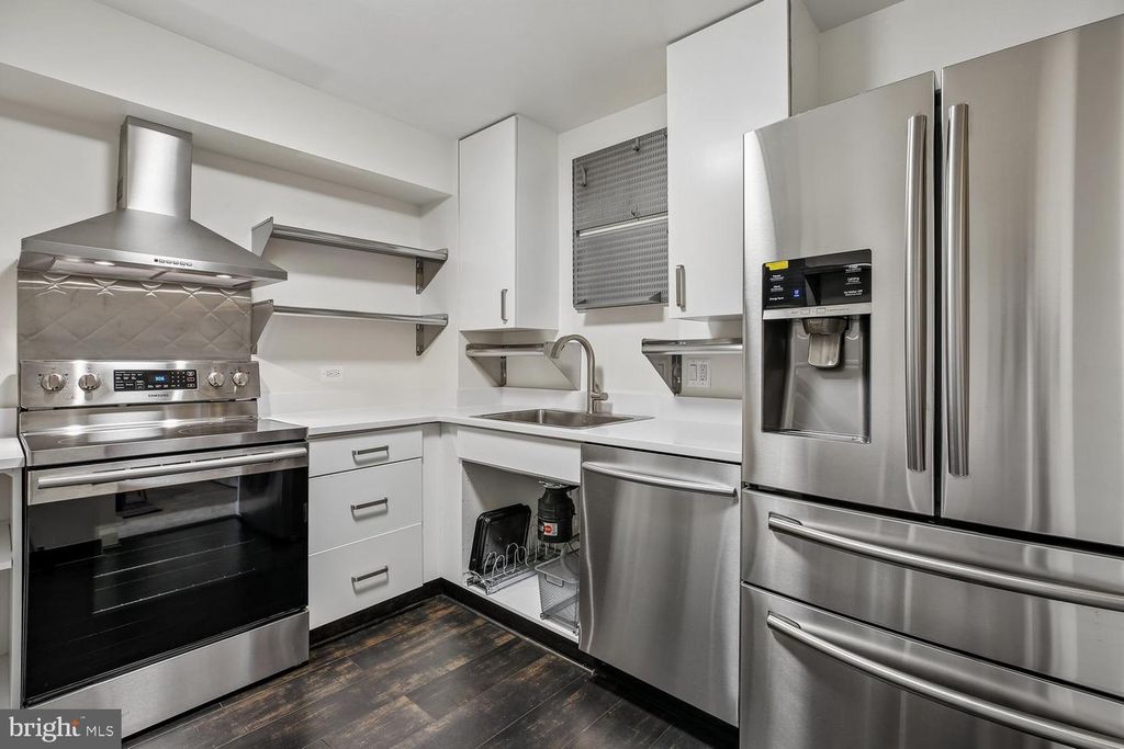 Image 11 of property listing at 3310 N LEISURE WORLD BLVD #6-924, Silver Spring, MD 20906