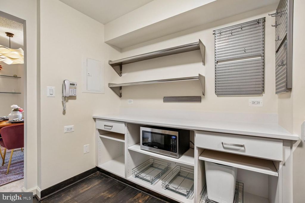 Image 12 of property listing at 3310 N LEISURE WORLD BLVD #6-924, Silver Spring, MD 20906