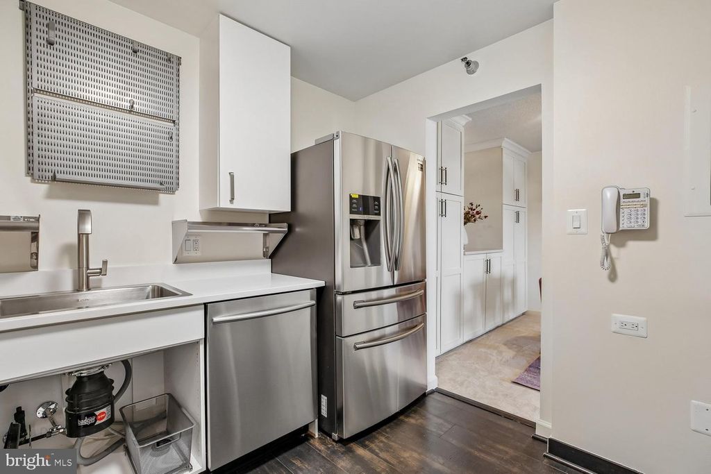 Image 13 of property listing at 3310 N LEISURE WORLD BLVD #6-924, Silver Spring, MD 20906