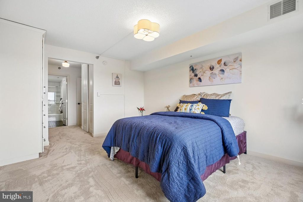 Image 14 of property listing at 3310 N LEISURE WORLD BLVD #6-924, Silver Spring, MD 20906