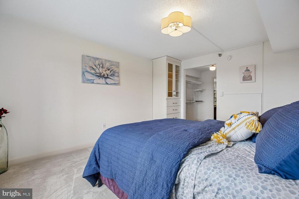 Image 15 of property listing at 3310 N LEISURE WORLD BLVD #6-924, Silver Spring, MD 20906