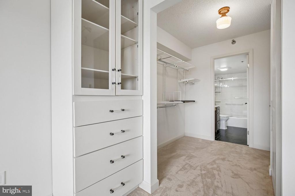 Image 16 of property listing at 3310 N LEISURE WORLD BLVD #6-924, Silver Spring, MD 20906
