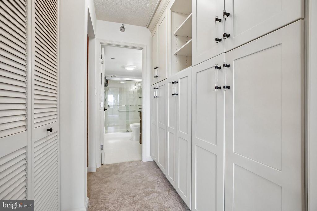 Image 20 of property listing at 3310 N LEISURE WORLD BLVD #6-924, Silver Spring, MD 20906