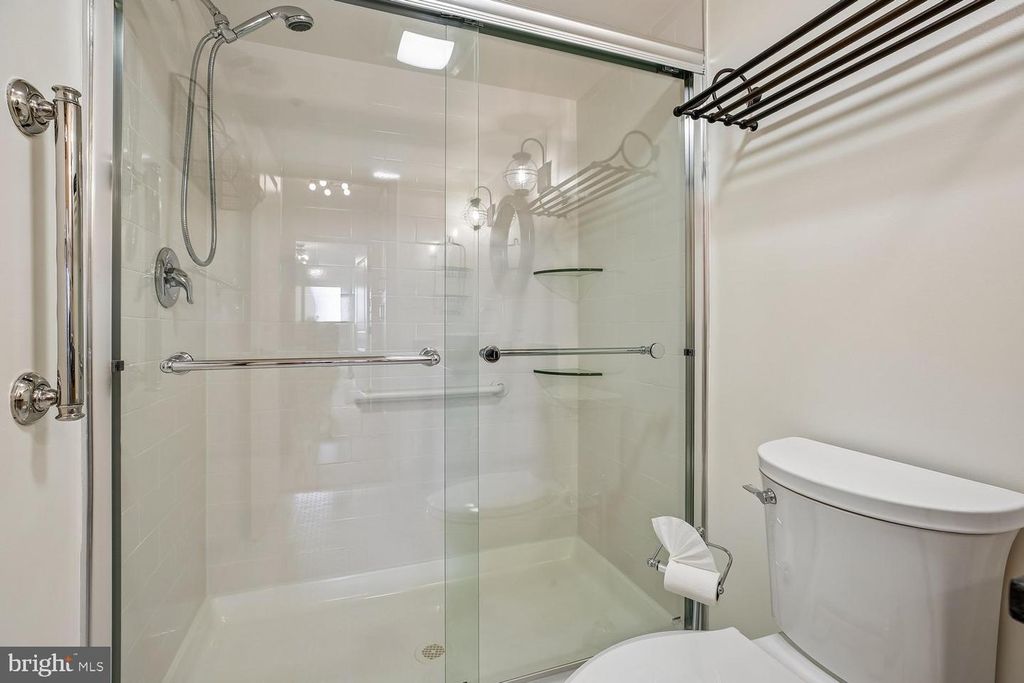 Image 24 of property listing at 3310 N LEISURE WORLD BLVD #6-924, Silver Spring, MD 20906