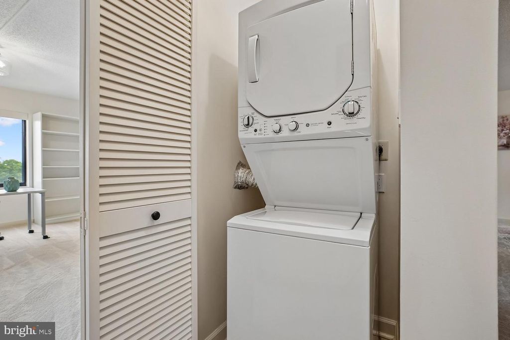Image 25 of property listing at 3310 N LEISURE WORLD BLVD #6-924, Silver Spring, MD 20906