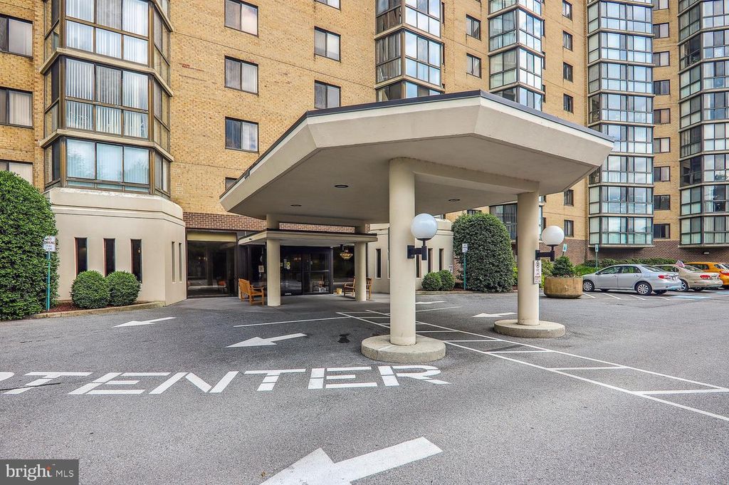 Image 28 of property listing at 3310 N LEISURE WORLD BLVD #6-924, Silver Spring, MD 20906