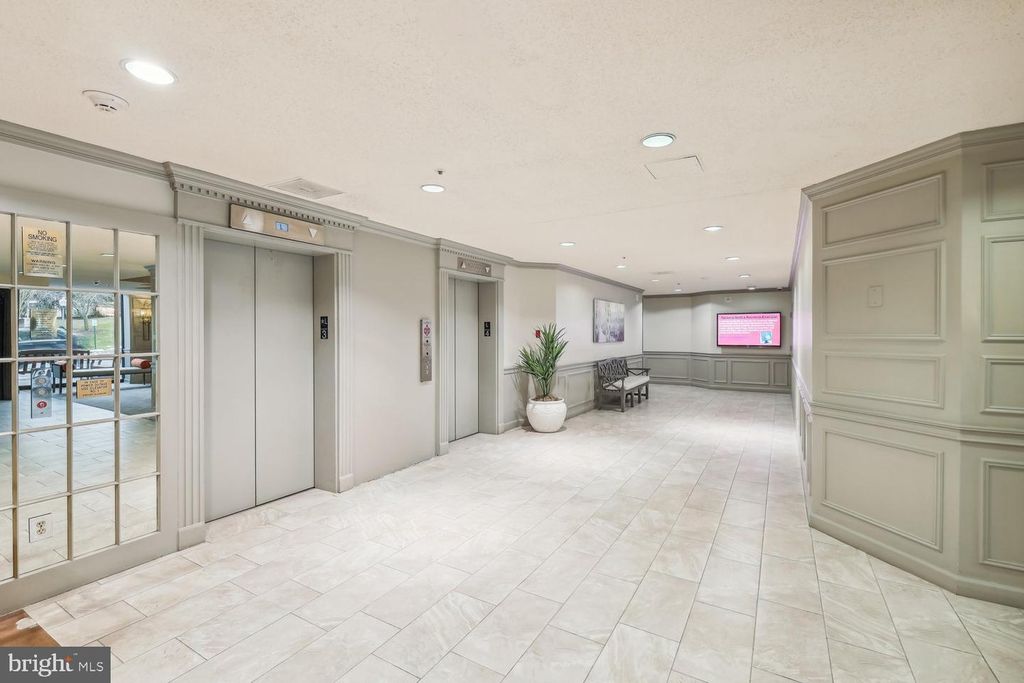 Image 32 of property listing at 3310 N LEISURE WORLD BLVD #6-924, Silver Spring, MD 20906