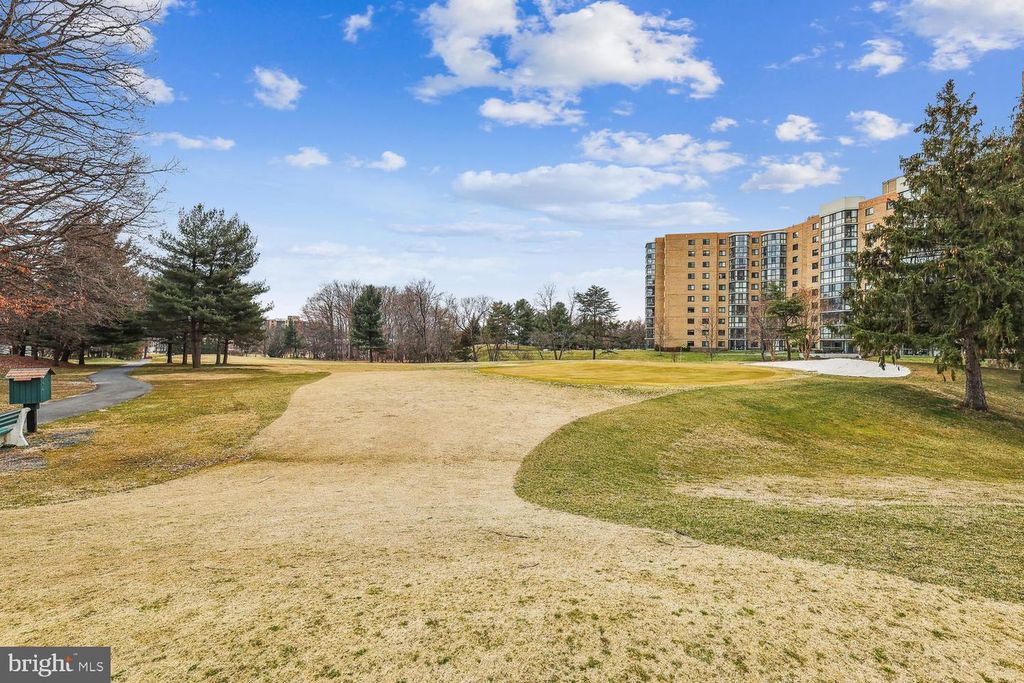Image 33 of property listing at 3310 N LEISURE WORLD BLVD #6-924, Silver Spring, MD 20906