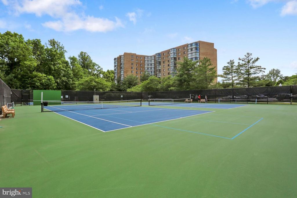 Image 34 of property listing at 3310 N LEISURE WORLD BLVD #6-924, Silver Spring, MD 20906