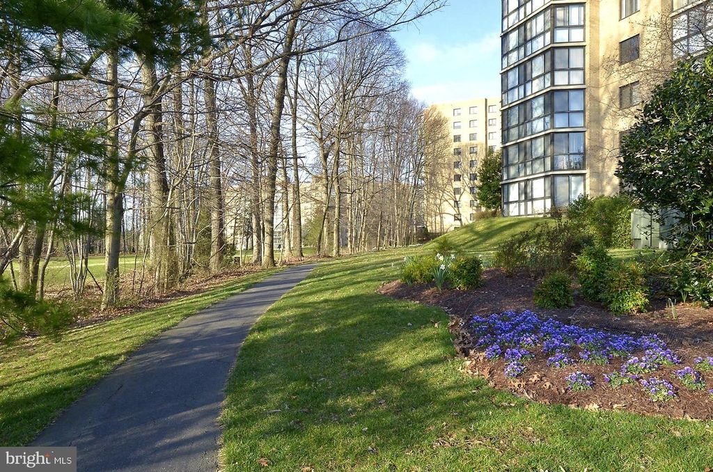 Image 37 of property listing at 3310 N LEISURE WORLD BLVD #6-924, Silver Spring, MD 20906