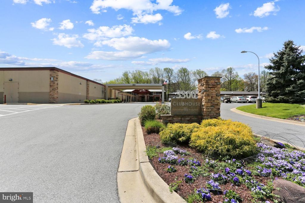 Image 40 of property listing at 3310 N LEISURE WORLD BLVD #6-924, Silver Spring, MD 20906