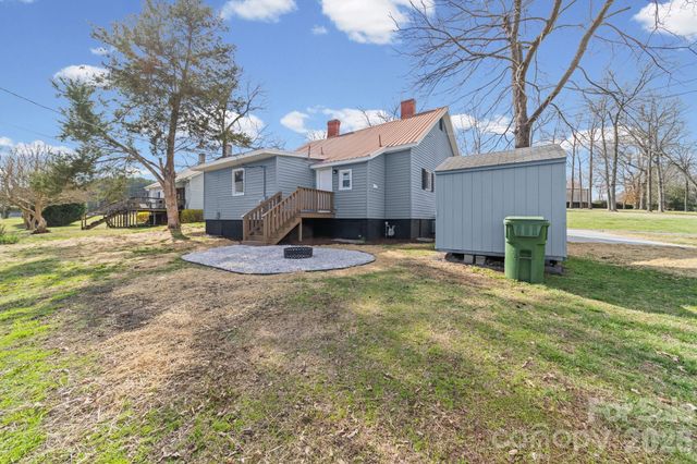 4 American Street, Mount Holly, NC 28120