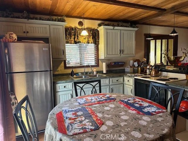 245 Sunset, Sugarloaf, CA 92386