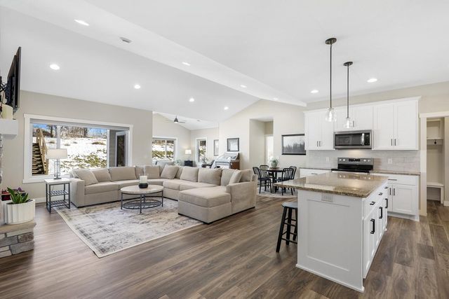 11430 Legacy Court, East Gull Lake, MN 56401