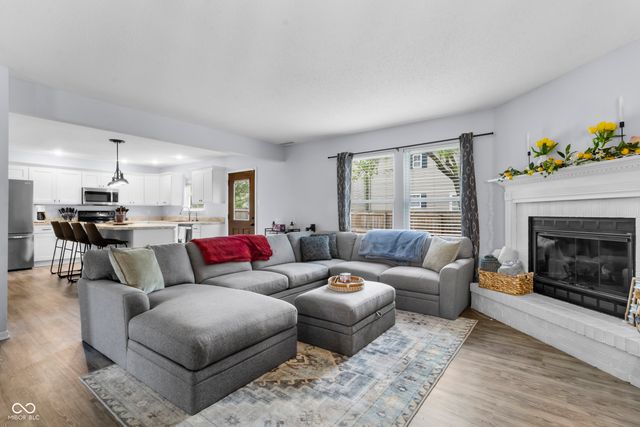 9891 Sapphire Berry Lane, Fishers, IN 46038
