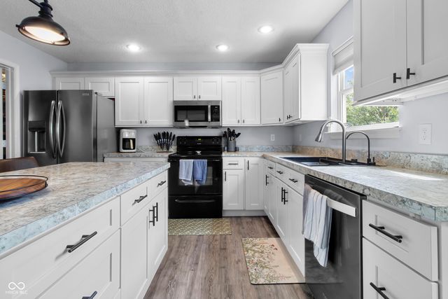 9891 Sapphire Berry Lane, Fishers, IN 46038