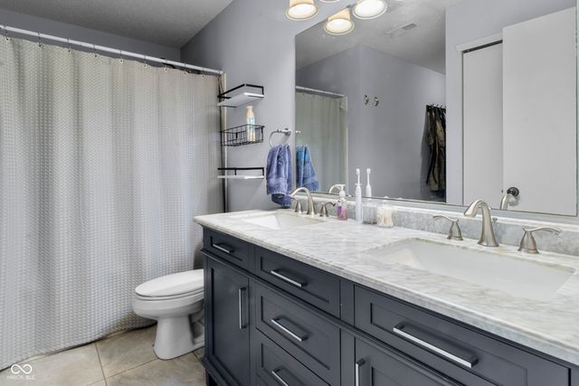 9891 Sapphire Berry Lane, Fishers, IN 46038