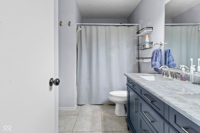 9891 Sapphire Berry Lane, Fishers, IN 46038