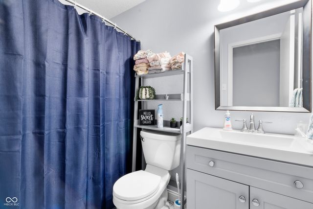 9891 Sapphire Berry Lane, Fishers, IN 46038