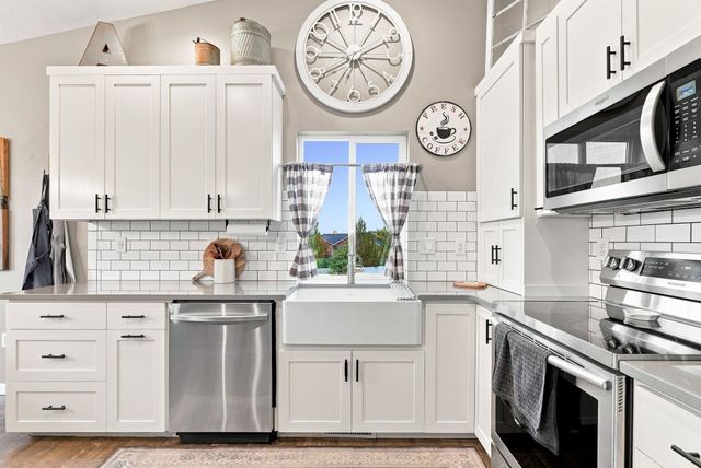524 S Moore Ln, Spokane Valley, WA 99037