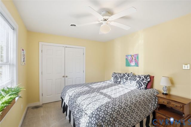 12325 Point Sunrise Ct, Midlothian, VA 23112