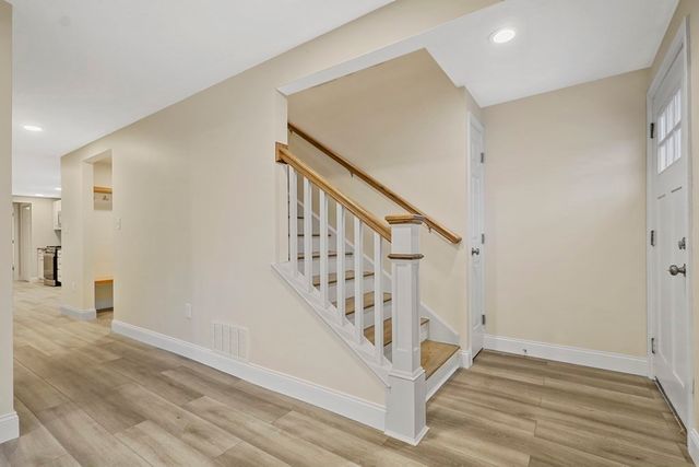 6 Dale St 6, Franklin, MA 02038
