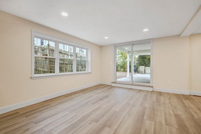 6 Dale St 6, Franklin, MA 02038