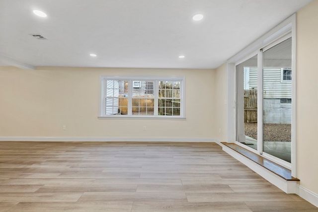 6 Dale St 6, Franklin, MA 02038