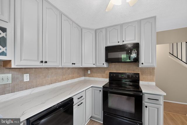 2074 LAKE GROVE LN, Crofton, MD 21114