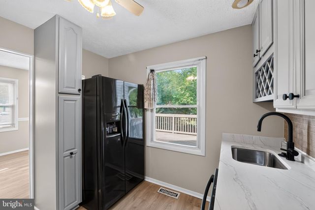 2074 LAKE GROVE LN, Crofton, MD 21114