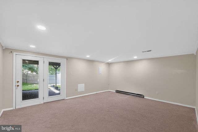 2074 LAKE GROVE LN, Crofton, MD 21114