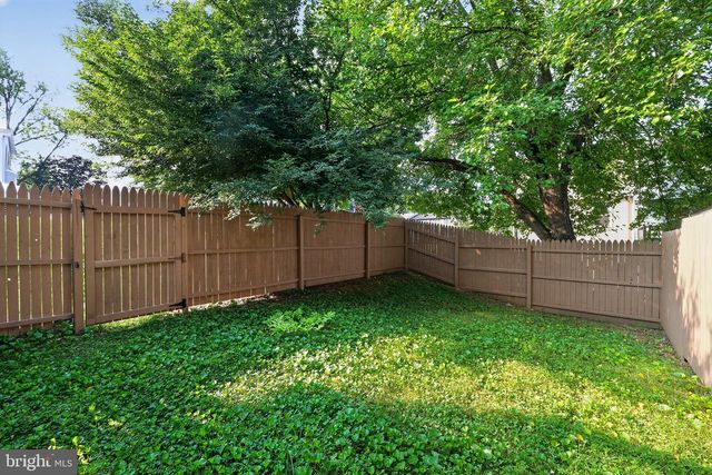 2074 LAKE GROVE LN, Crofton, MD 21114