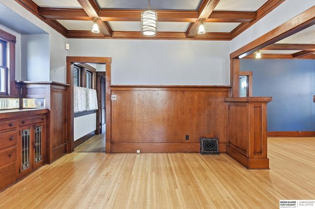 6528 Florence Boulevard, Omaha, NE 68112