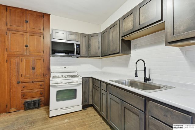 6528 Florence Boulevard, Omaha, NE 68112