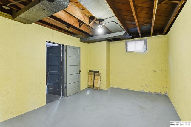 6528 Florence Boulevard, Omaha, NE 68112