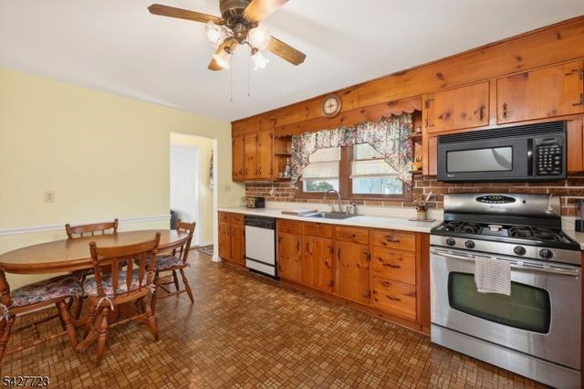 126 Jay Pl, Middlesex Boro, NJ 08846