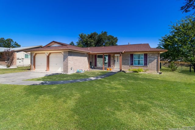 6711 Yellow Rose St, Leon Valley, TX 78238