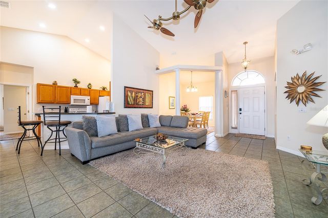 569 BURFORD CIRCLE, Davenport, FL 33896