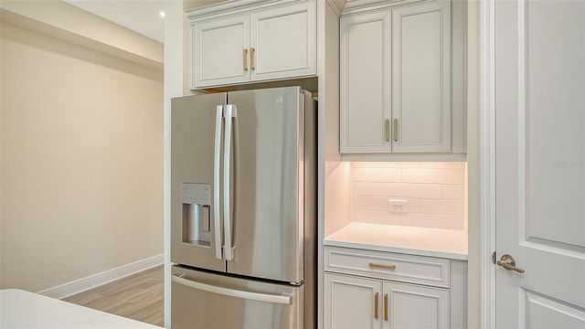 2569 DASHEEN PLACE, Sarasota, FL 34240