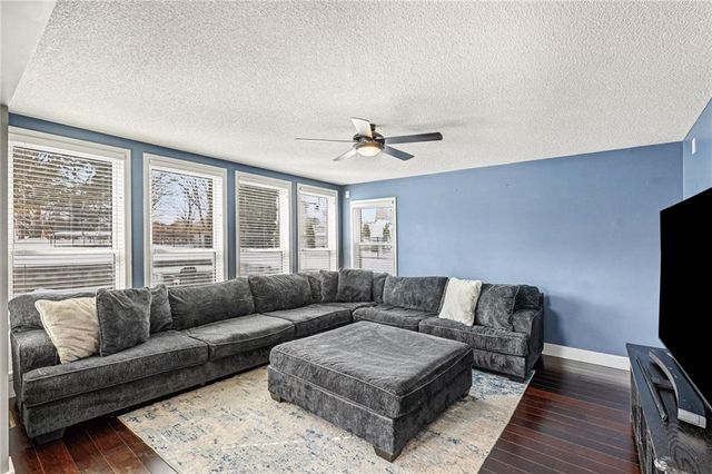 532 SE Asheville Drive, Lee's Summit, MO 64063