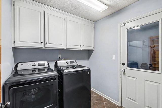 532 SE Asheville Drive, Lee's Summit, MO 64063