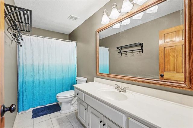 532 SE Asheville Drive, Lee's Summit, MO 64063