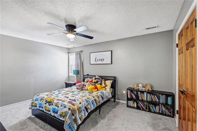 532 SE Asheville Drive, Lee's Summit, MO 64063