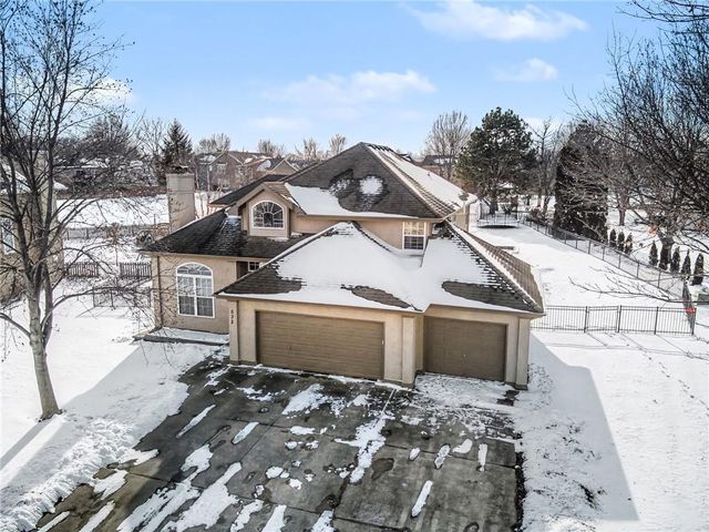 532 SE Asheville Drive, Lee's Summit, MO 64063