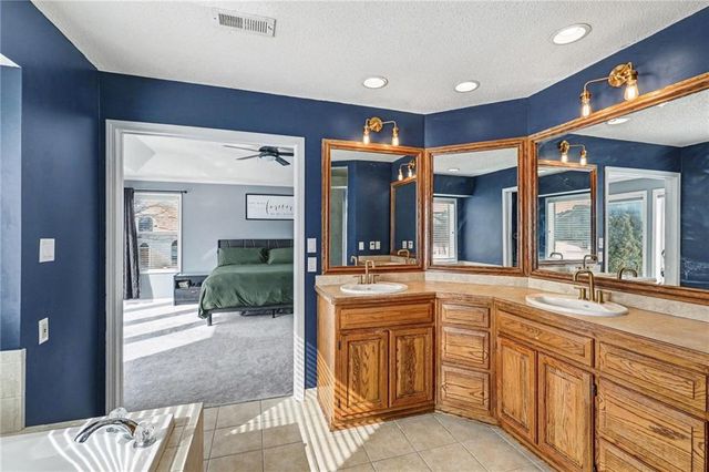 532 SE Asheville Drive, Lee's Summit, MO 64063