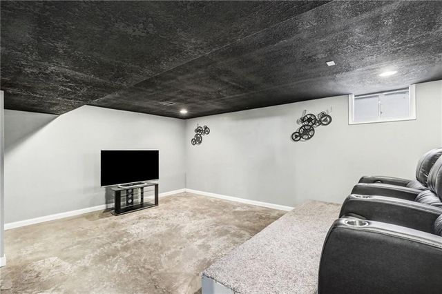 532 SE Asheville Drive, Lee's Summit, MO 64063