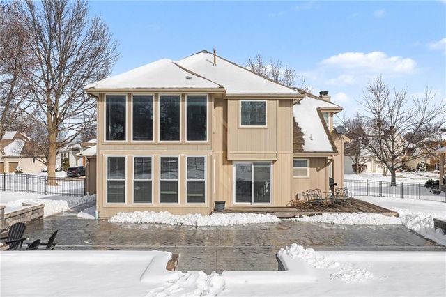 532 SE Asheville Drive, Lee's Summit, MO 64063