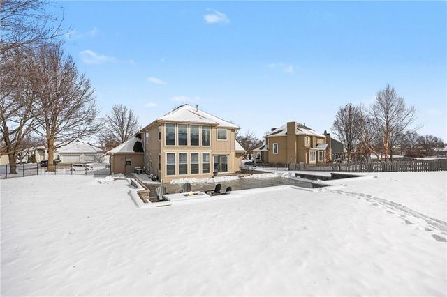 532 SE Asheville Drive, Lee's Summit, MO 64063